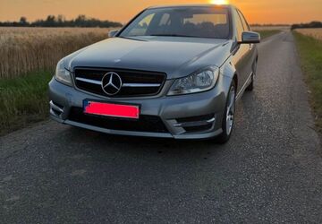 Mercedes-Benz 220 243.000 km 7.500 &euro; Euskirchen 53881