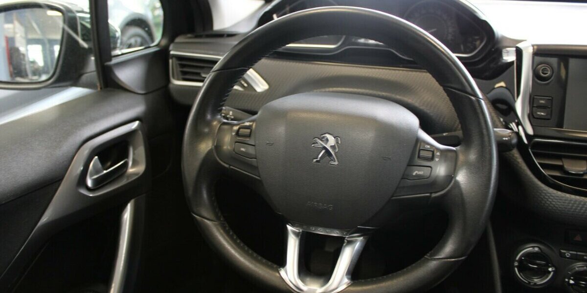 Peugeot 2008 BlueHDi 100 Style - Panorama - 134.357 km 8.980 &euro; Euskirchen 53881