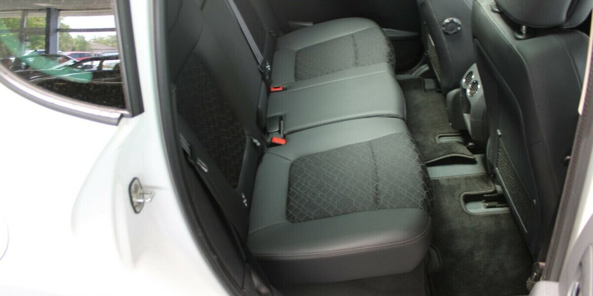 Peugeot 3008 All PurTECH 130 - Panorama - 98.263 km 8.980 &euro; Euskirchen 53881