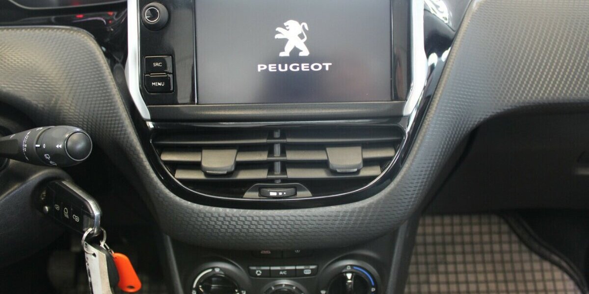 Peugeot 2008 BlueHDi 100 Style - Panorama - 134.357 km 8.980 &euro; Euskirchen 53881