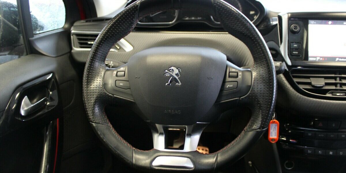 Peugeot 2008 PureTech 130 GPF GT-line - Panoramadach - AHK 107.572 km 9.980 &euro; Euskirchen 53881