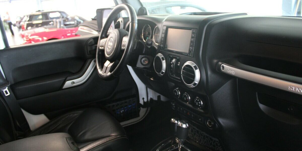Jeep Wrangler Unlimited 2.8 CRD DPF Aut. Sahara 125.220 km 24.980 &euro; Euskirchen 53881