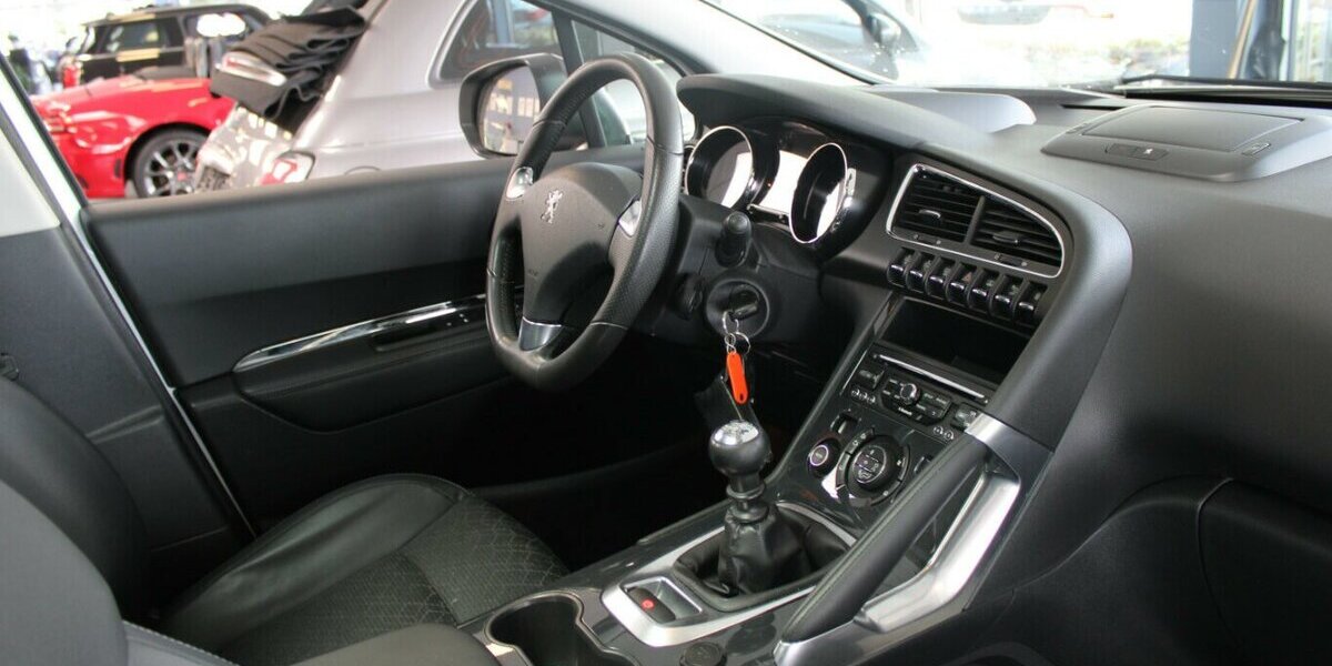 Peugeot 3008 All PurTECH 130 - Panorama - 98.263 km 8.980 &euro; Euskirchen 53881