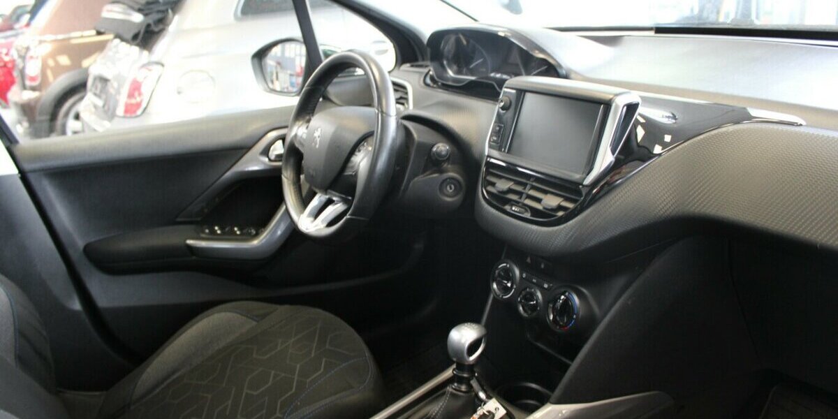 Peugeot 2008 BlueHDi 100 Style - Panorama - 134.357 km 8.980 &euro; Euskirchen 53881